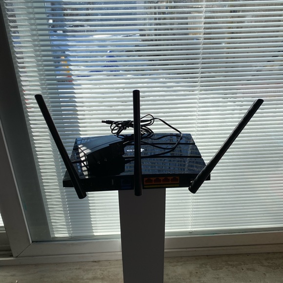 Used electronic equipment, Black TP-Link AC1750 router. - Picture 4 of 6